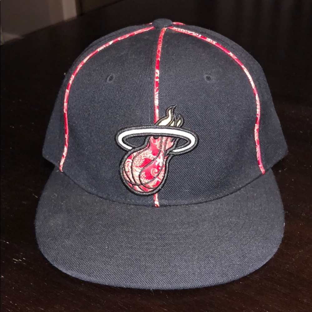 Reebok Miami Heat Fitted Hat Size 7 1/4